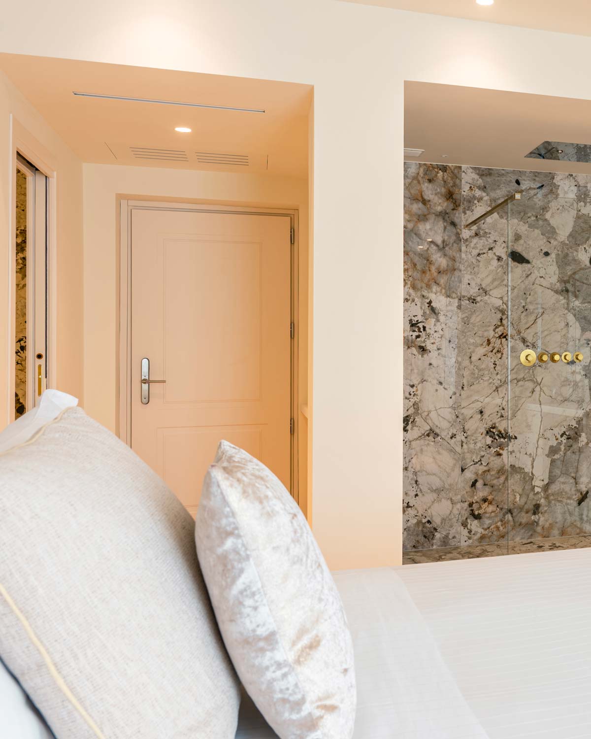 Bartorelli-room-pearl