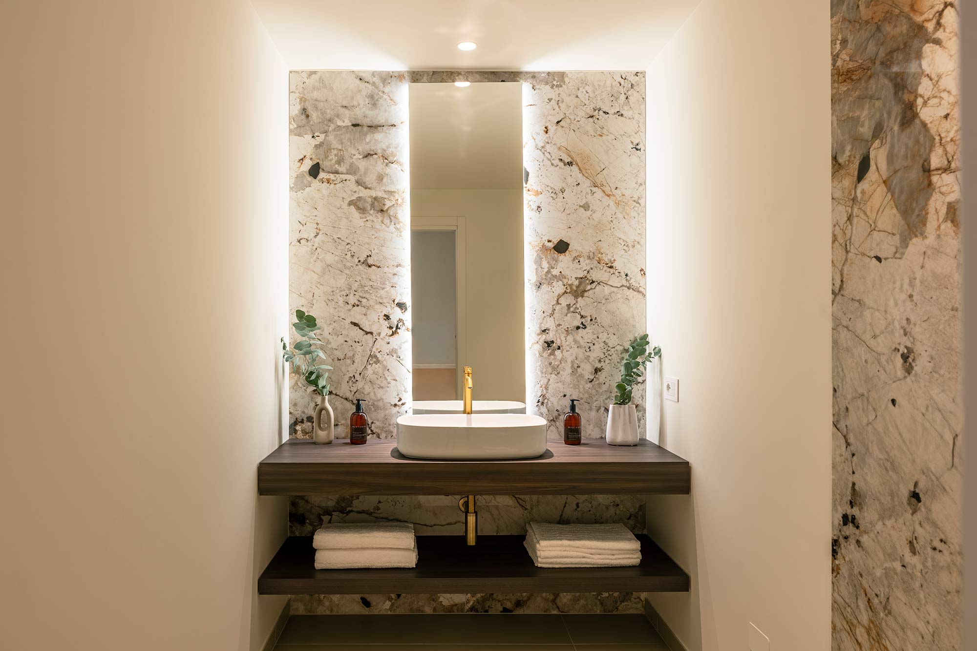 https://www.bartorellisuite.it/wp-content/uploads/2026/08/Bartorelli-room-pearl-scheda-1.jpg